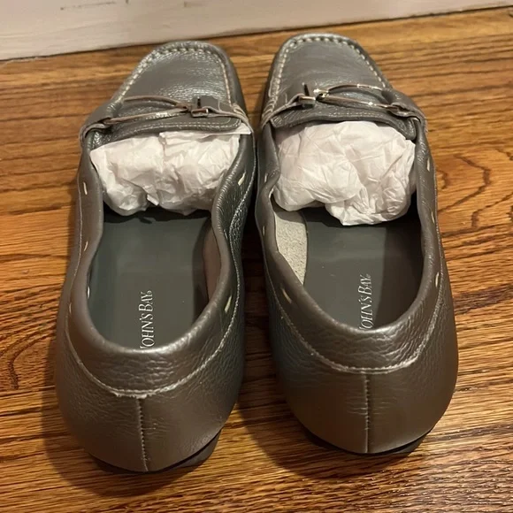 NWOT St. John’s Bay Silver Leather Flats Size 9 - Picture 4 of 7